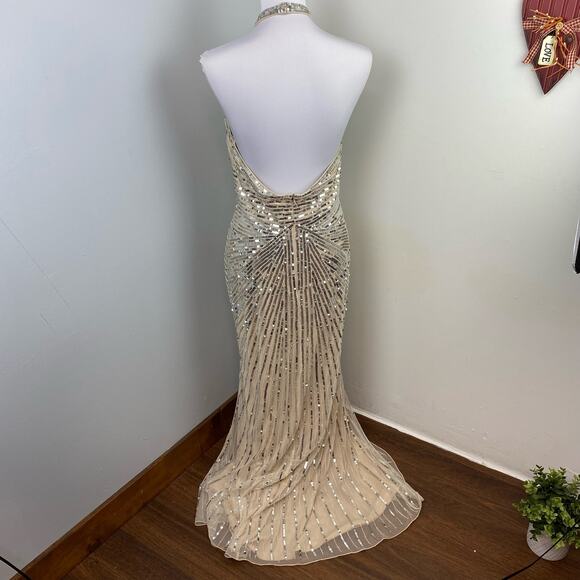 Mac Duggal Silver Embellished Keyhole Halter Strap Draped Gown Size 10 $498 5650 - Picture 8 of 12